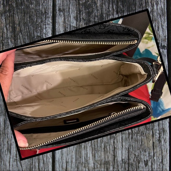 SOLD GUESS Crossbody - Picture 4 of 5